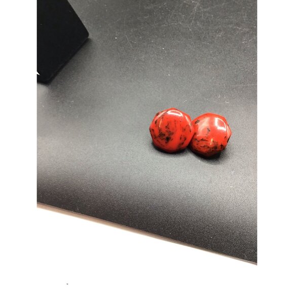 Red Bakelite Earrings Octagonal Marbled Swirls Vintage Clip-On Earrings - Picture 3 of 7